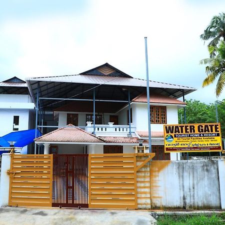 Water Gate Tourist Home&Resorts Mundrothuruth Exterior foto